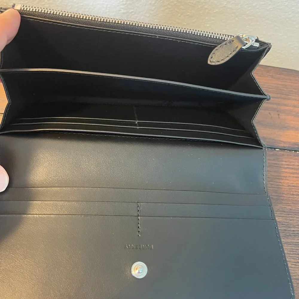 Burberry Porter Women's Black Leather Flap Wallet 8052831 1 - Picture 4 of 14